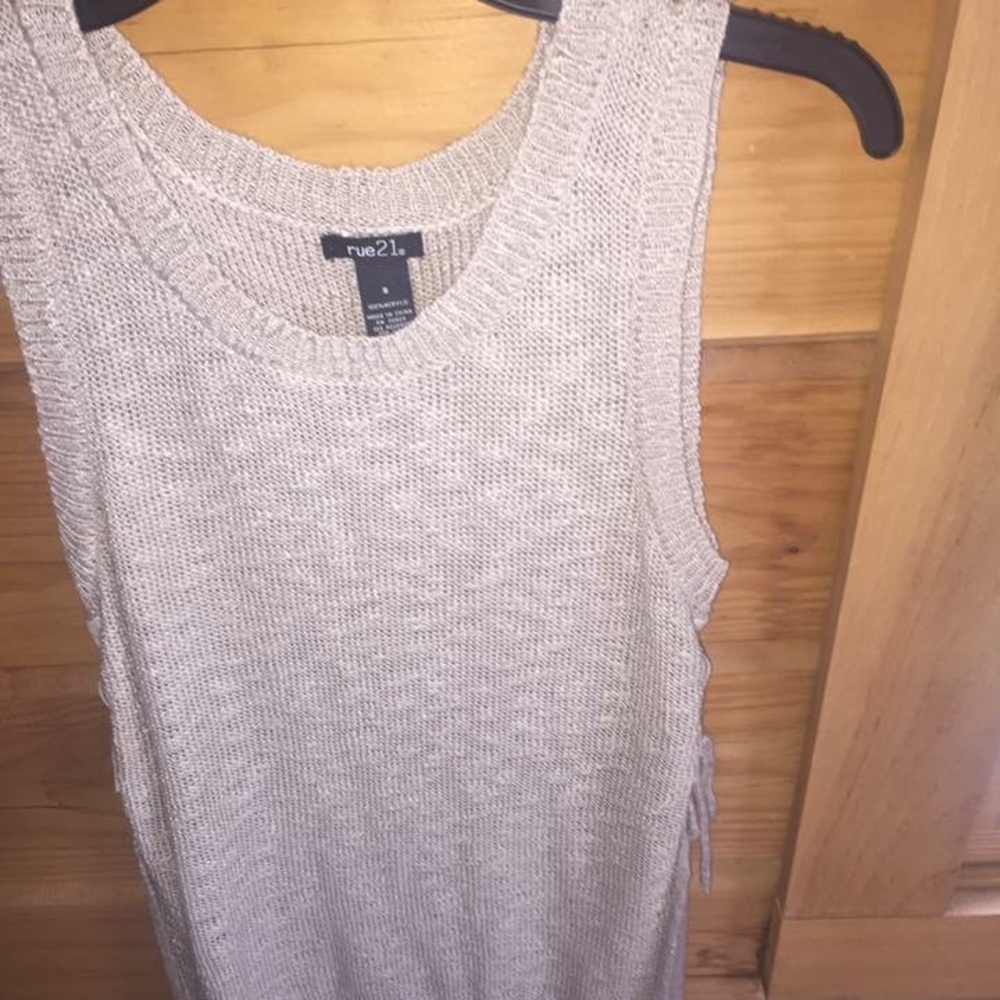 Cream/tan top